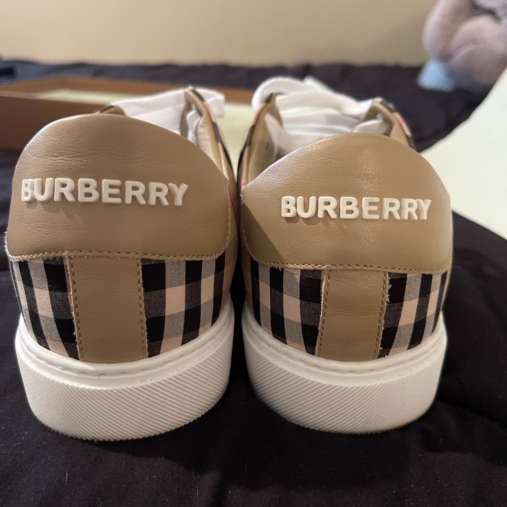 Burberry tennis shoes - worn once - Picture 5 of 7